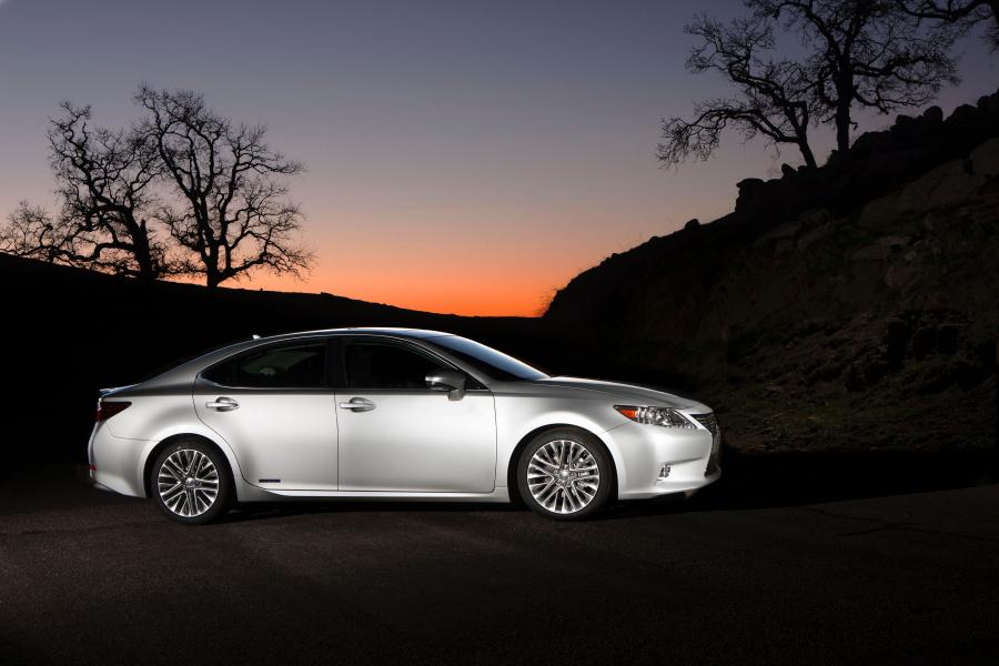  Lexus ES300h 2012 года  (фото 21 из 44)